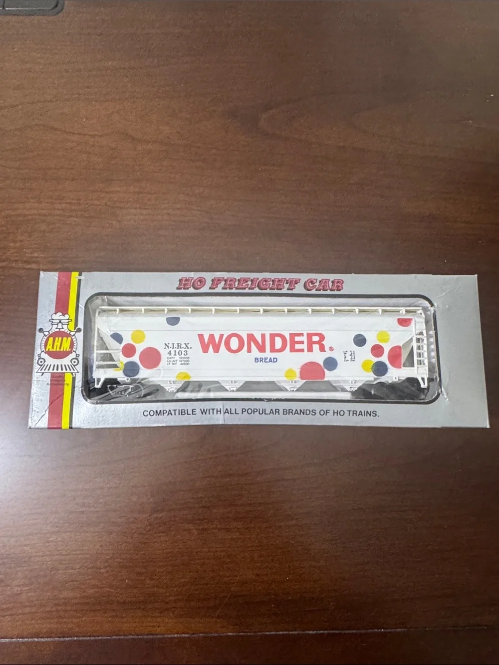 AHM Wonder Bread Center Flow Hopper HO Scale Train Car (New)